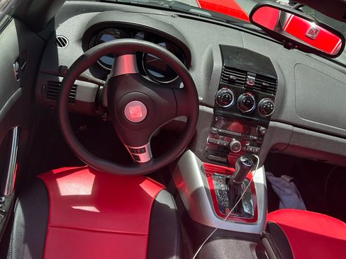 Used 2007 Saturn Sky RWD image 9