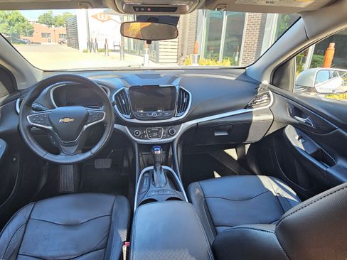 Used 2017 Chevrolet Volt LT w/ Comfort Package image 11