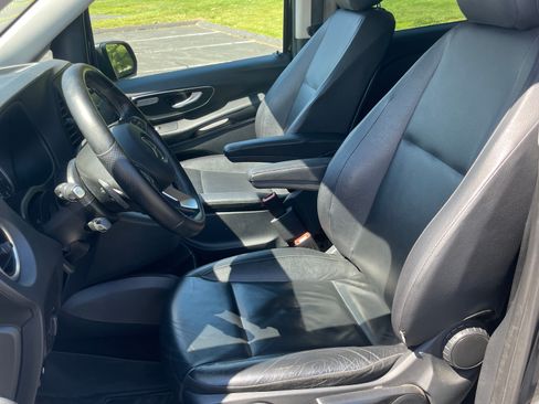 Used 2016 Mercedes-Benz Metris Passenger image 8