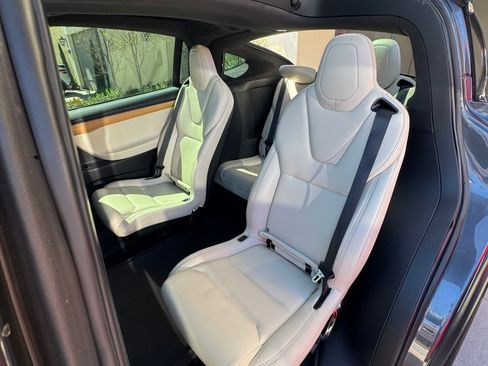 Used 2019 Tesla Model X Long Range image 10