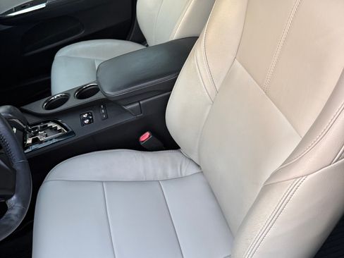 Used 2017 Toyota Avalon XLE Plus w/ All Weather Liner Package image 11