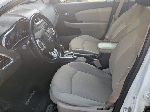 Used 2012 Dodge Avenger SXT image 10