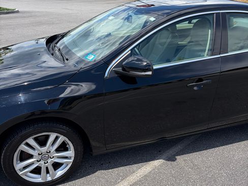 Used 2012 Volvo S60 T5 w/ Climate Pkg FWD image 2
