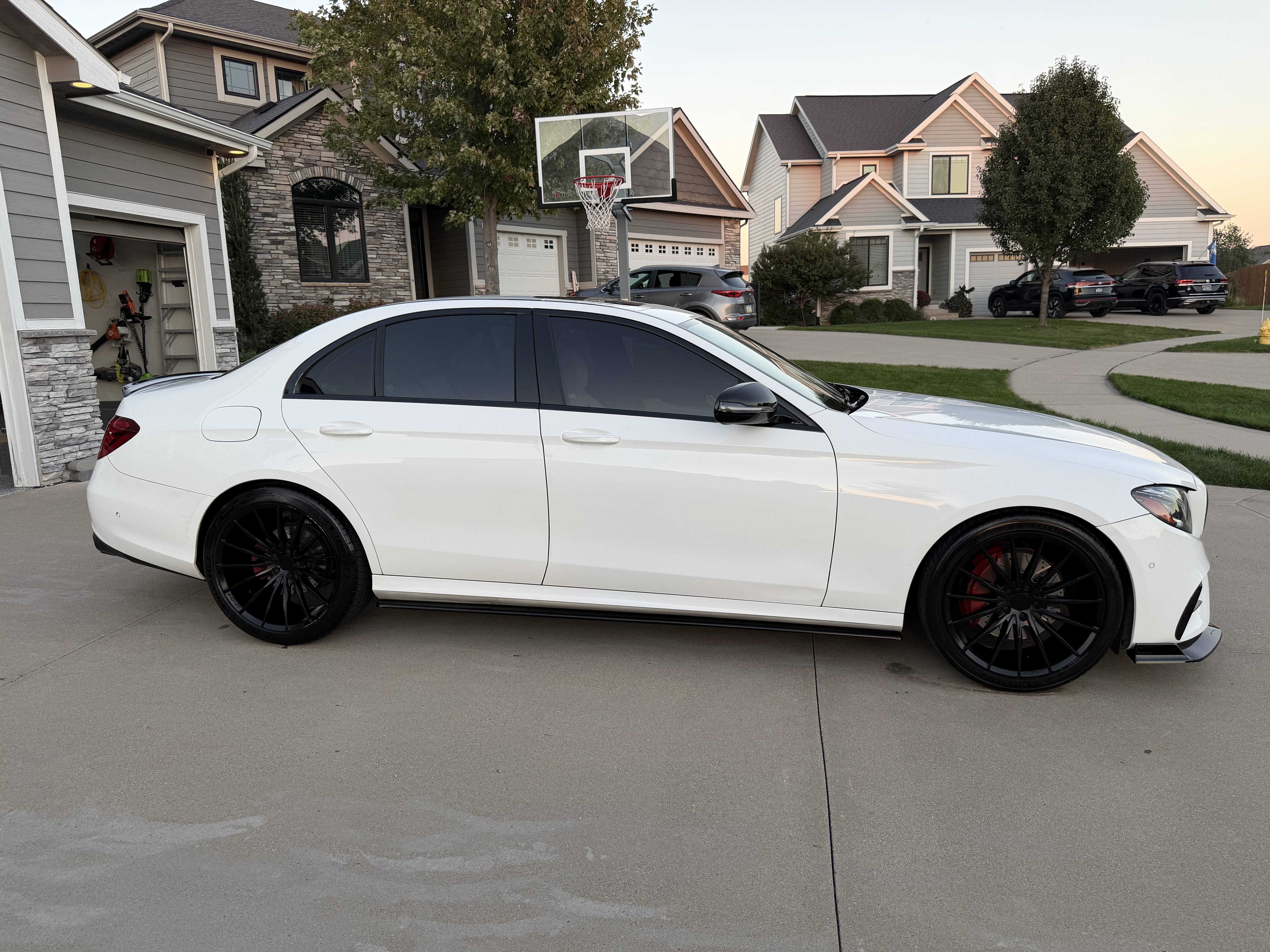 Used 2017 Mercedes-Benz E 300 4MATIC image 5