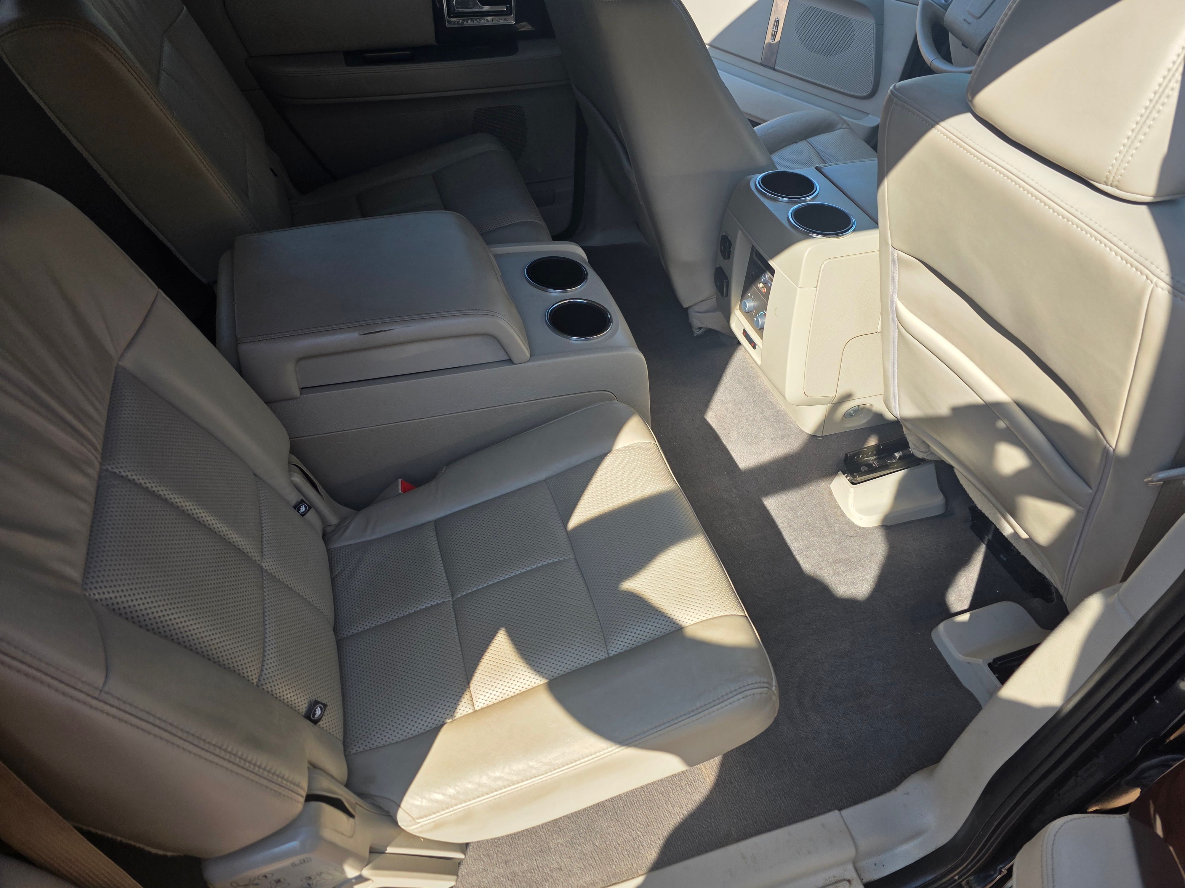 Used 2014 Lincoln Navigator L 4WD image 11