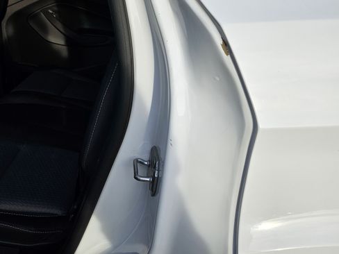 Used 2018 Ford Escape SE image 15