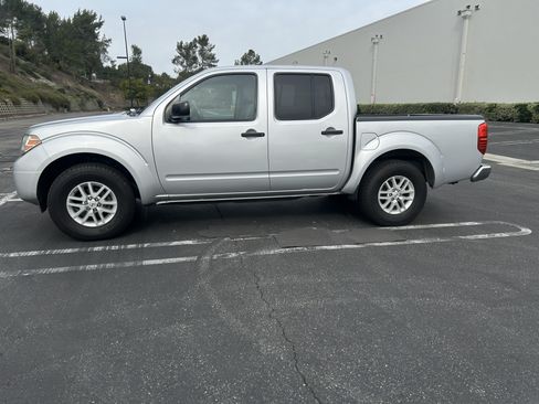 Used 2016 Nissan Frontier SV image 1