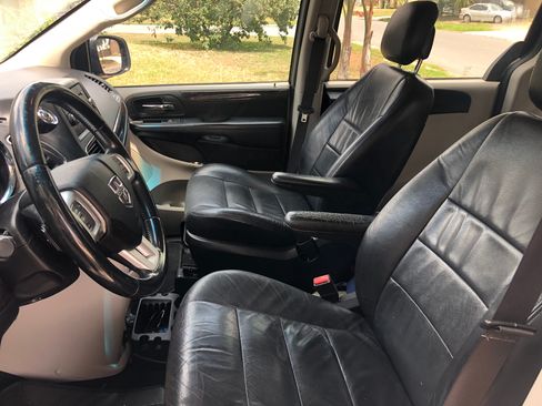 Used 2016 Dodge Grand Caravan American Value Package w/ UConnect Hands-Free Group image 4