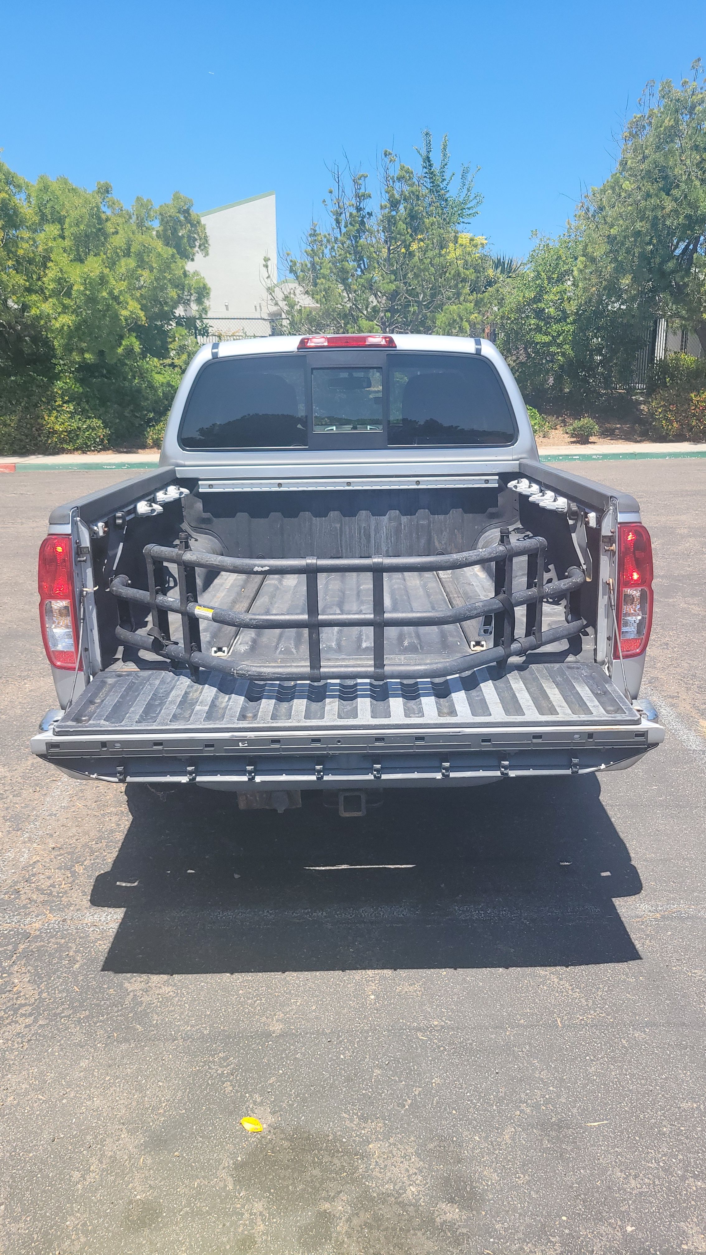 Used 2014 Nissan Frontier SV w/ SV Value Truck Package RWD image 9