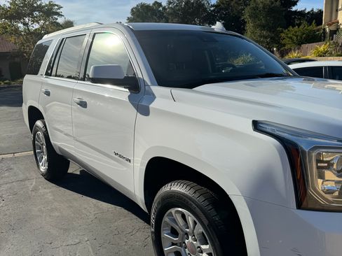 Used 2017 GMC Yukon SLT image 2