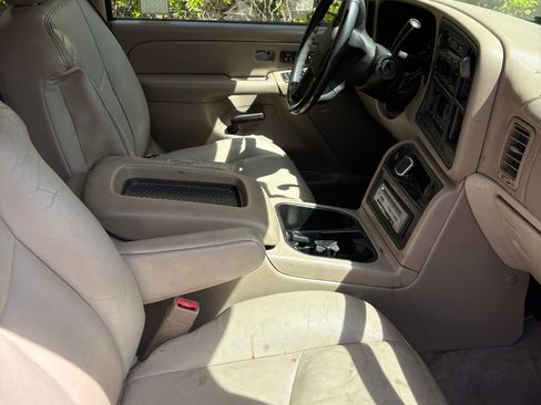 Used 2004 Chevrolet Suburban LT w/ Preferred Equipment Group image 6