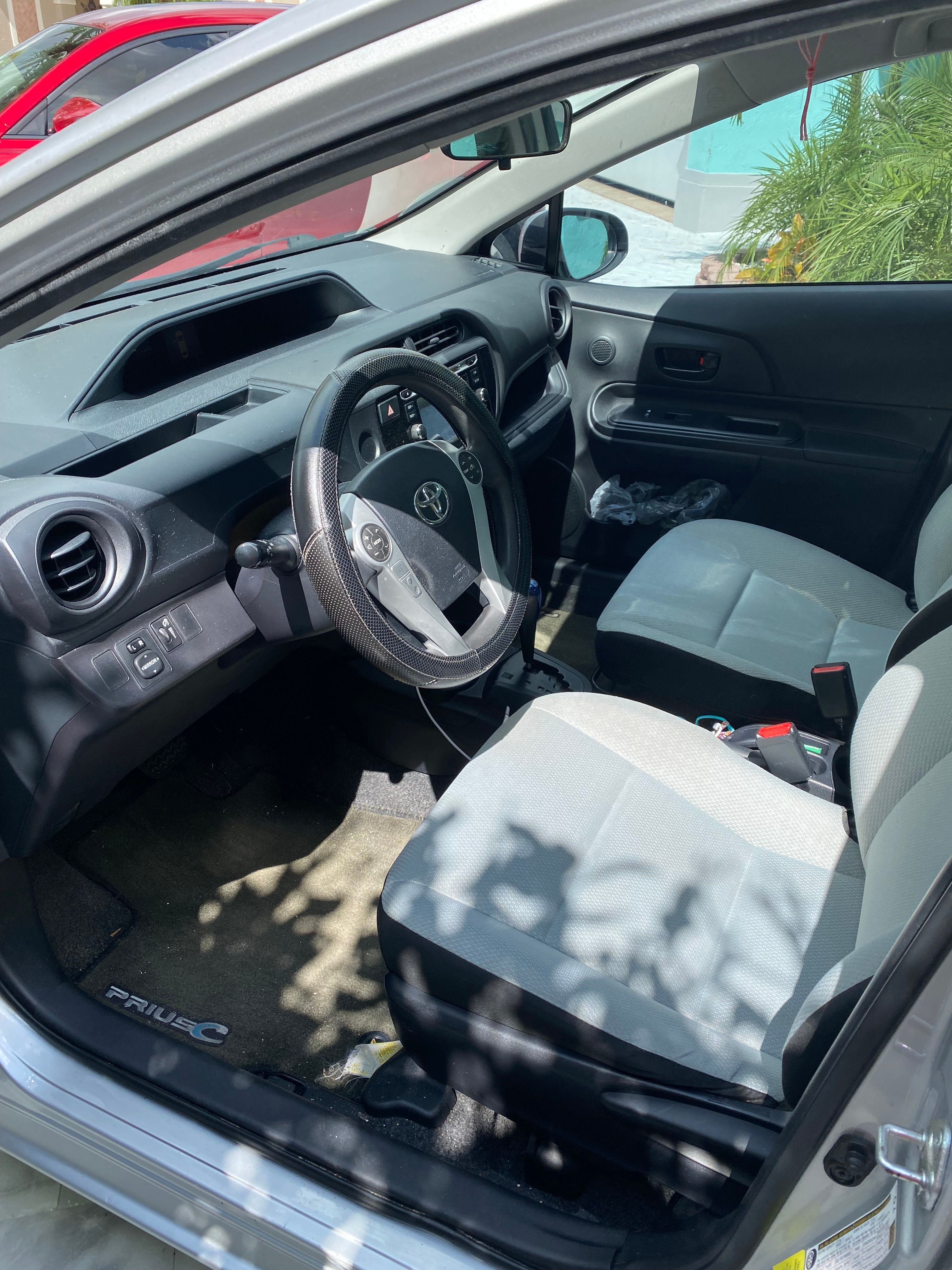 Used 2015 Toyota Prius C FWD image 4