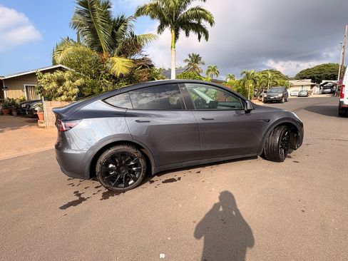 Used 2021 Tesla Model Y Long Range image 8