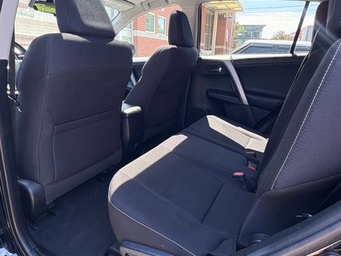 Used 2017 Toyota RAV4 XLE FWD image 14