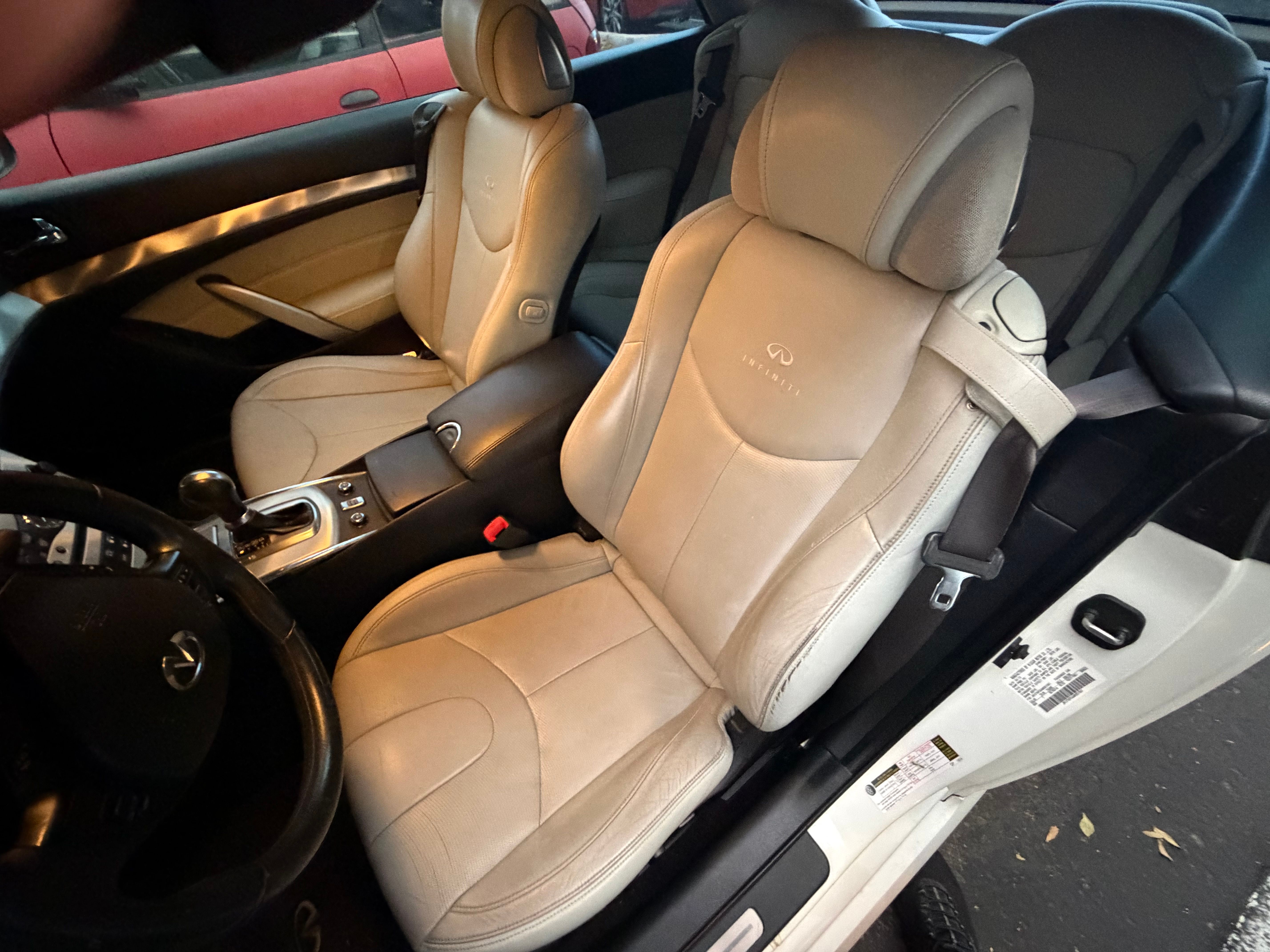 Used 2010 INFINITI G37 Convertible w/ Premium Pkg RWD image 15