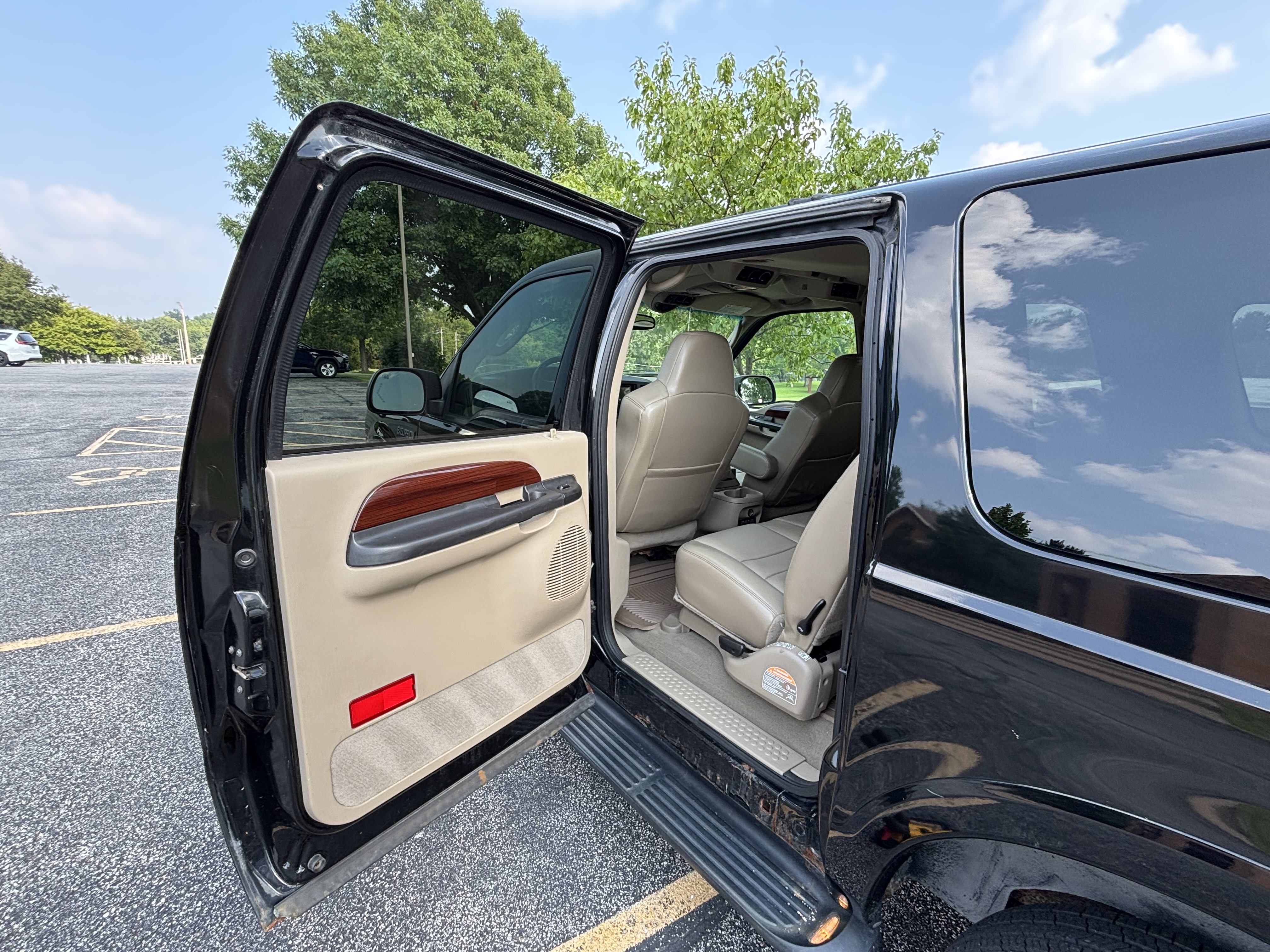 Used 2005 Ford Excursion Limited AWD/4WD image 11