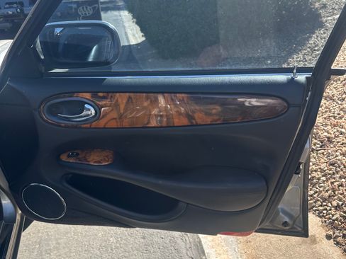 Used 1998 Jaguar XJ8 image 10