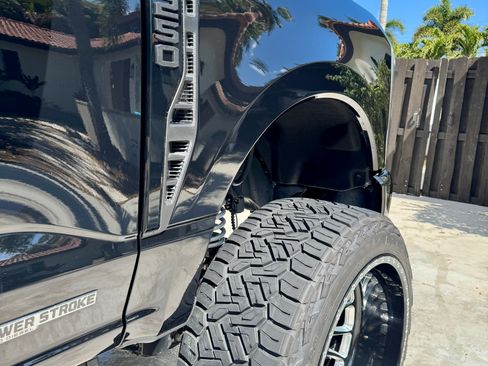 Used 2024 Ford F250 Lariat w/ Black Appearance Package image 20