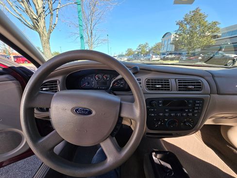 Used 2004 Ford Taurus SE image 4