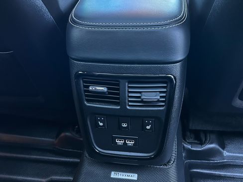 Used 2022 Chrysler 300 S w/ Comfort Group image 9