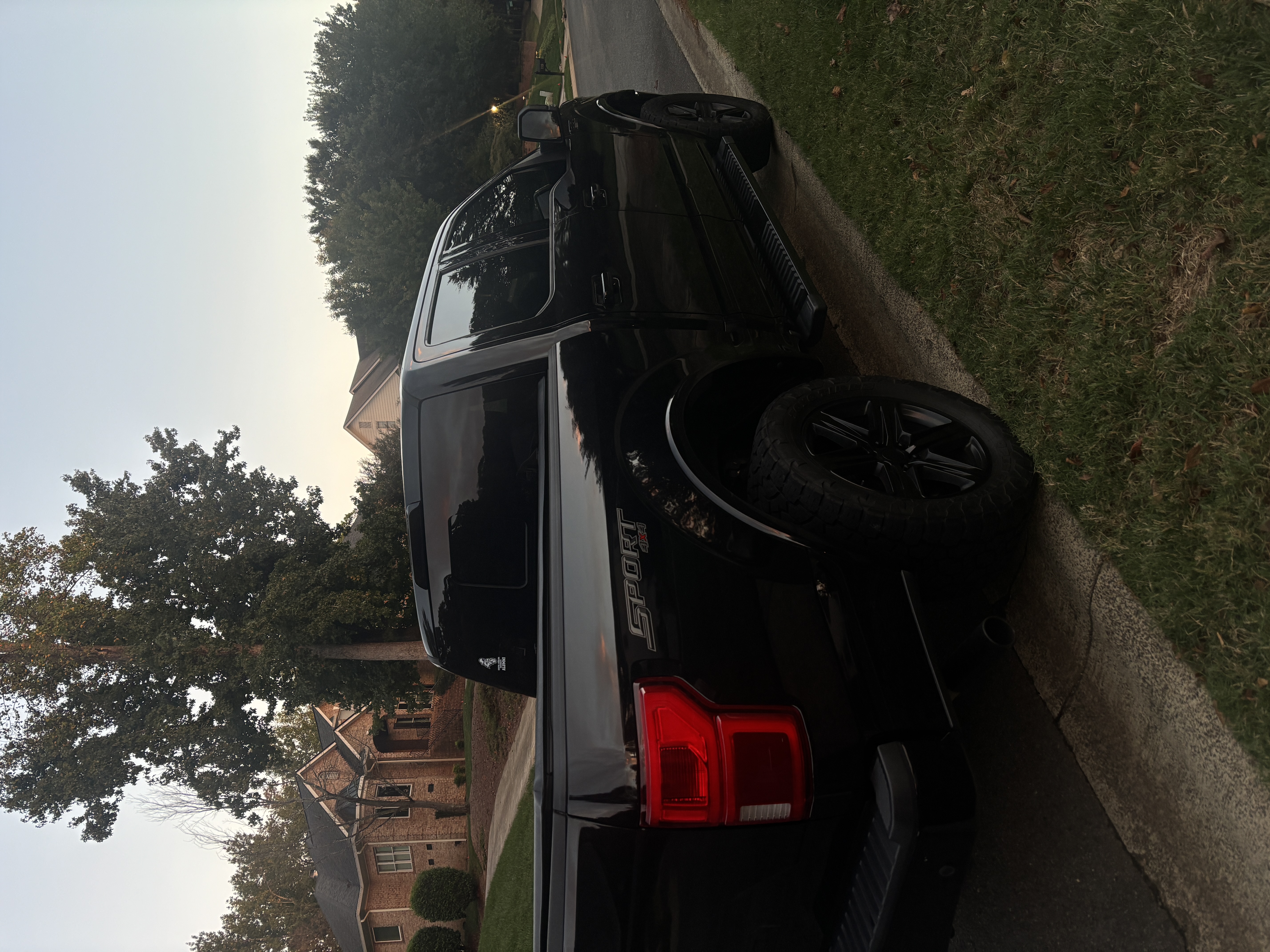 Used 2019 Ford F150 Lariat w/ Equipment Group 502A Luxury AWD/4WD image 8