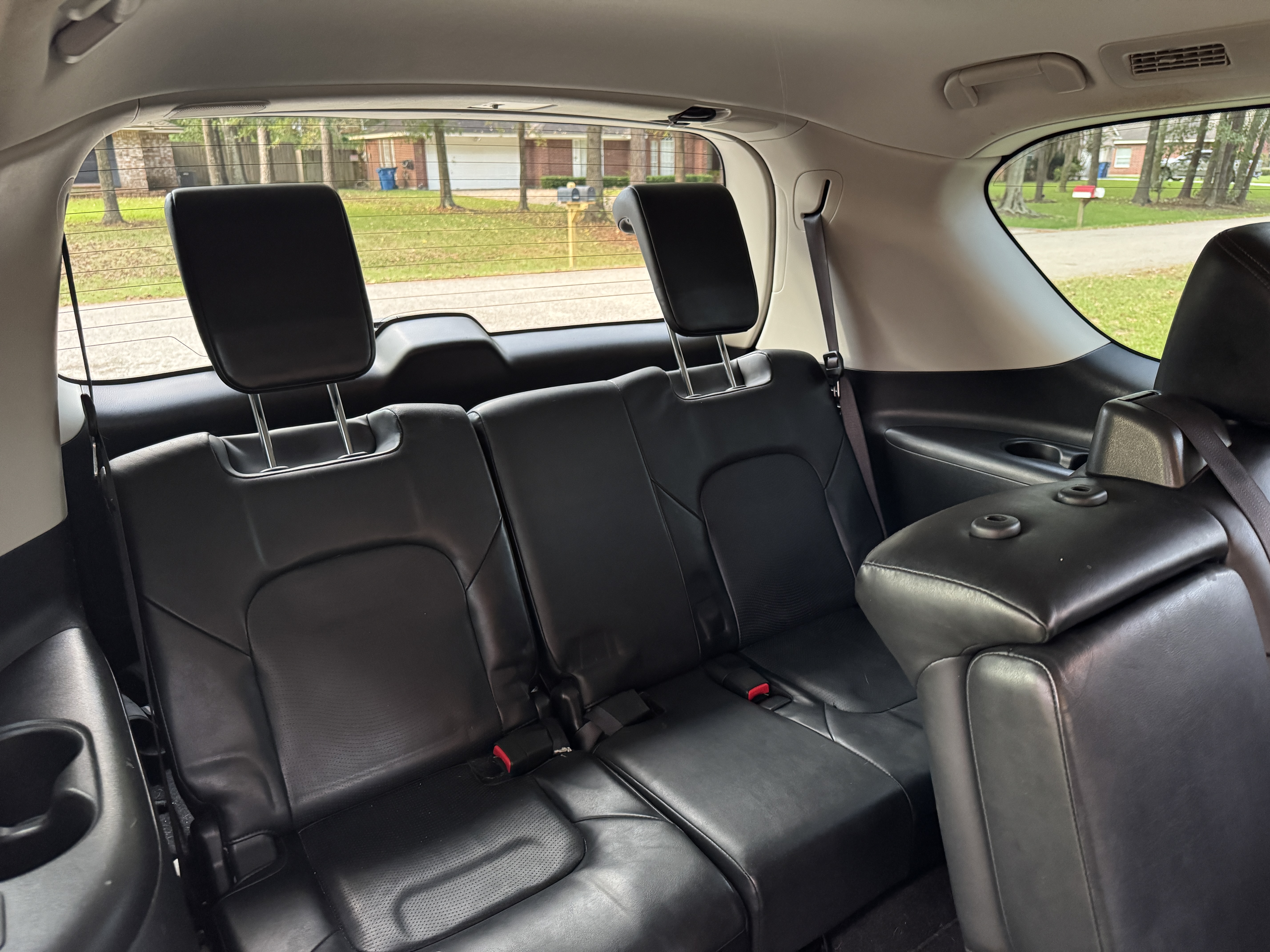 Used 2017 Nissan Armada Platinum w/ Interior Lighting Package RWD image 15