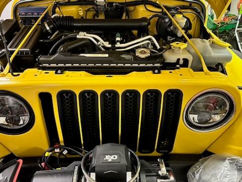 Used 2005 Jeep Wrangler X w/ Tire & Wheel Group (Ecco) AWD/4WD image 15