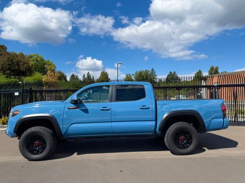 Used 2018 Toyota Tacoma TRD Pro AWD/4WD image 2