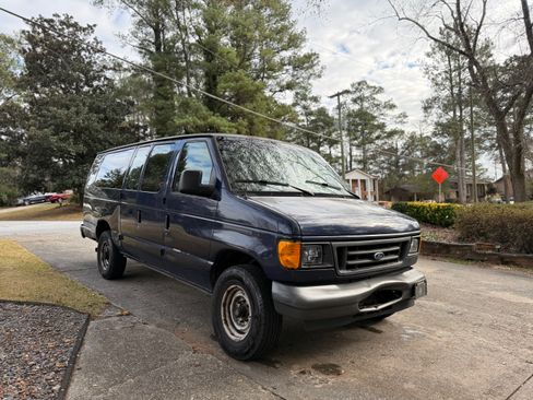 Used 2006 Ford E-350 and Econoline 350 XLT image 1