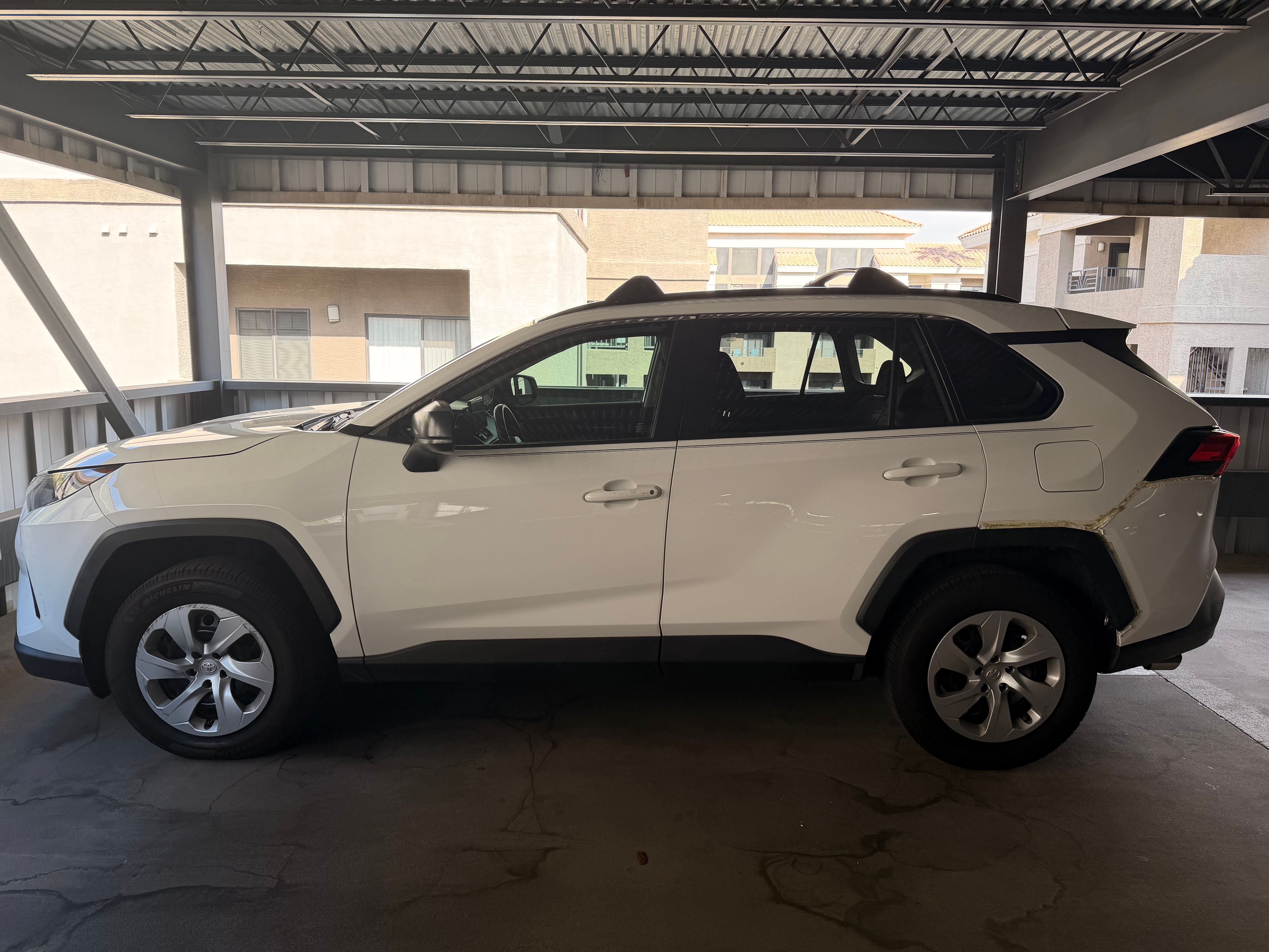 Used 2020 Toyota RAV4 LE AWD/4WD image 10