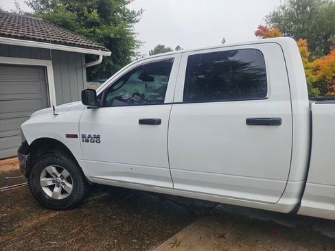 Used 2018 RAM 1500 Tradesman w/ Chrome Appearance Group image 4