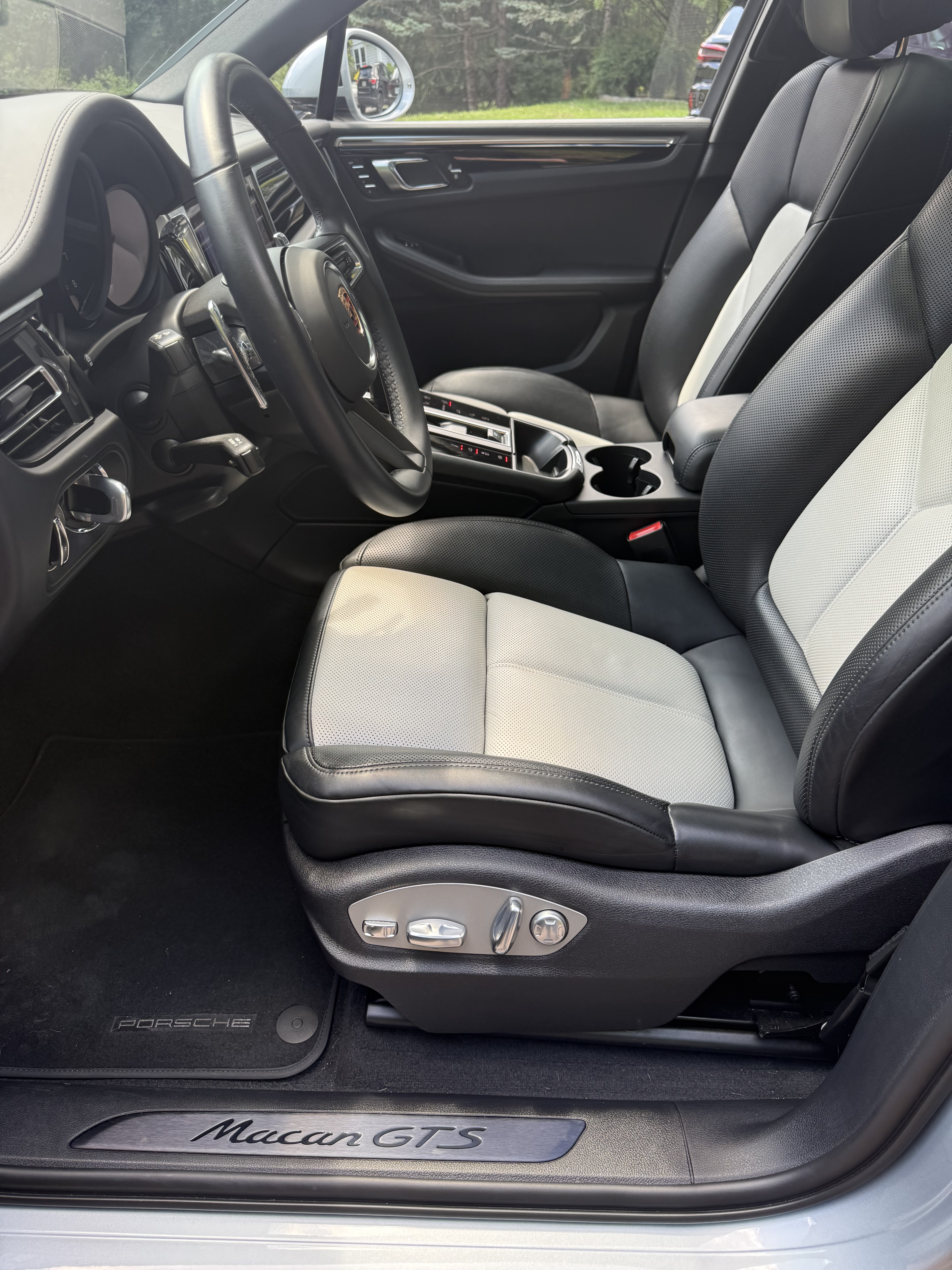 Used 2024 Porsche Macan GTS AWD/4WD image 14