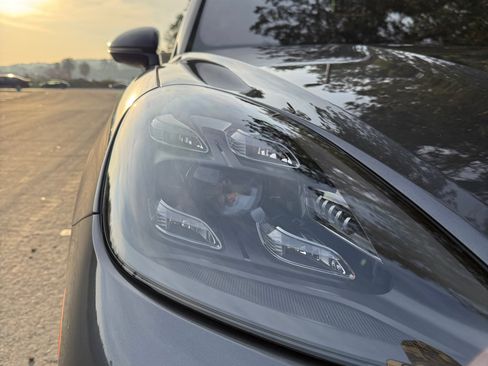 Used 2020 Porsche Cayenne Turbo image 9