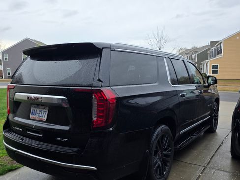 Used 2021 GMC Yukon XL SLT w/ SLT Luxury Package image 11