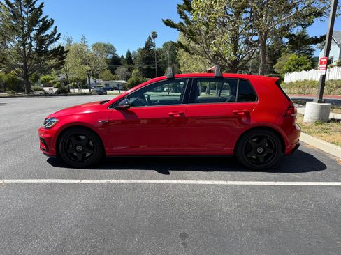 Used 2018 Volkswagen Golf 4-Door image 2