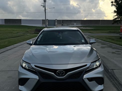 Used 2018 Toyota Camry SE w/ Convenience Package FWD image 4