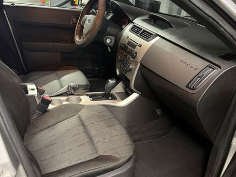 Used 2009 Ford Focus SE image 10