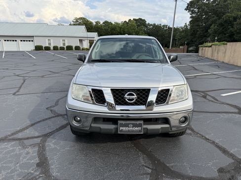 Used 2011 Nissan Frontier SV w/ SV Premium Utility Pkg RWD image 5