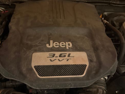 Used 2013 Jeep Wrangler Unlimited Sport AWD/4WD image 19