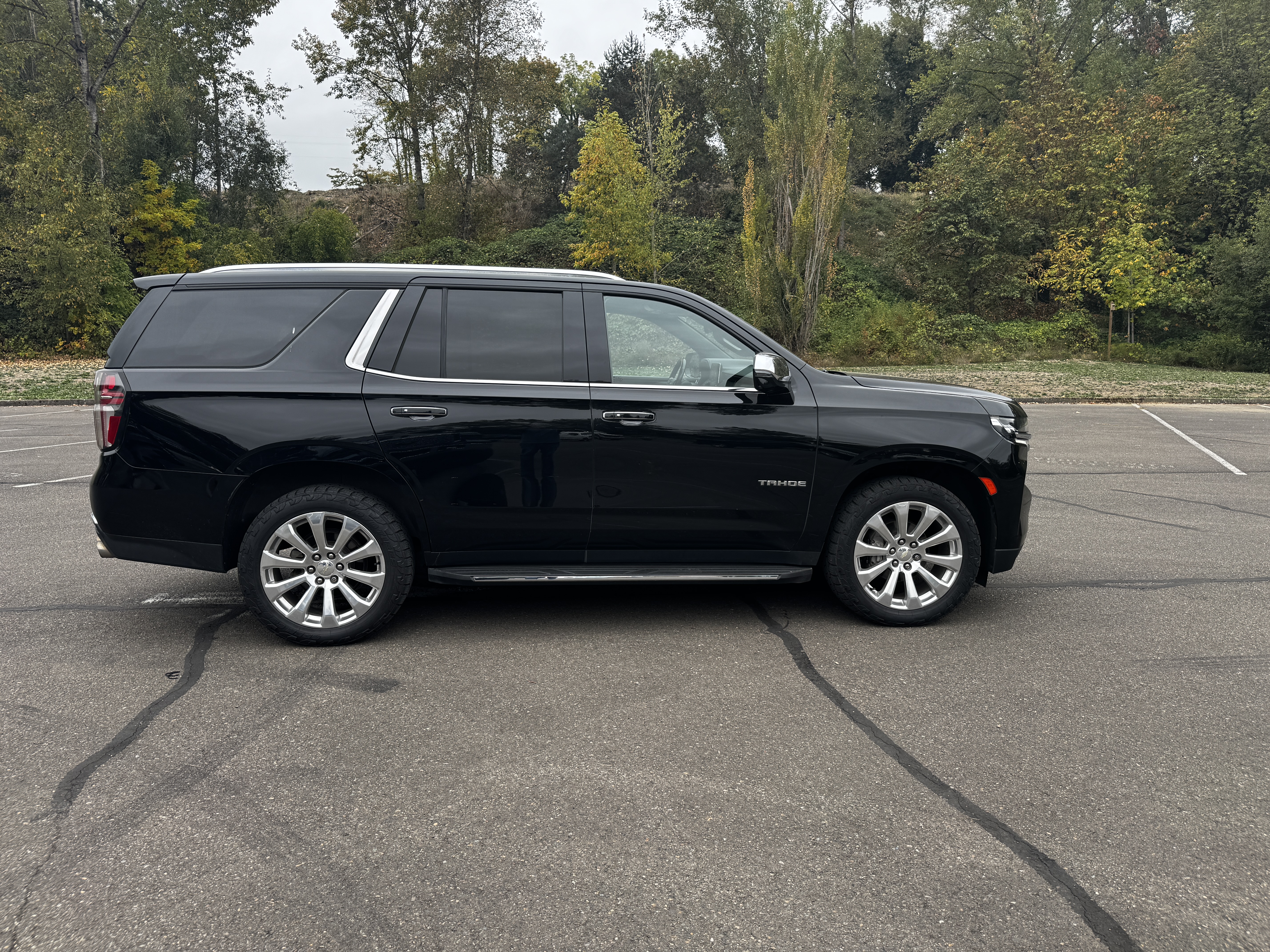 Used 2021 Chevrolet Tahoe Premier w/ Premium Package AWD/4WD image 5