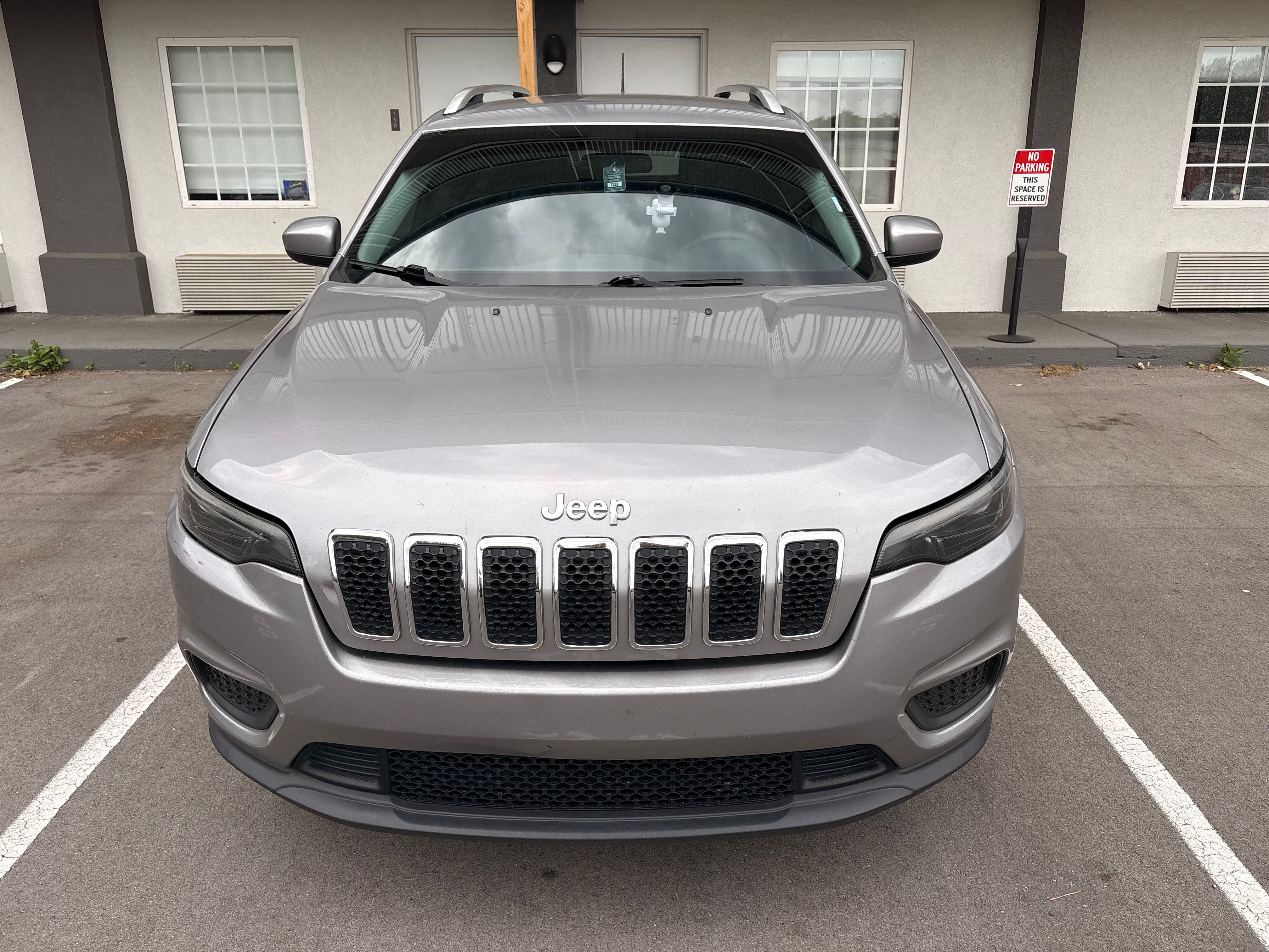 Used 2020 Jeep Cherokee Latitude FWD image 2