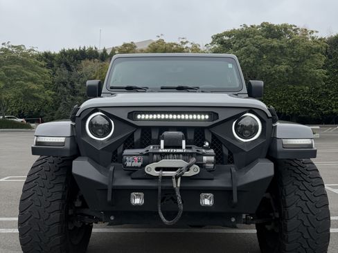 Used 2020 Jeep Gladiator Sport w/ Quick Order Package 24S AWD/4WD image 2