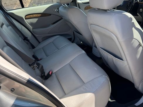 Used 2005 Jaguar S-TYPE R image 17