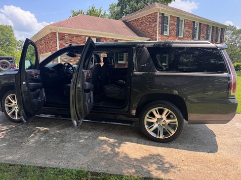 Used 2016 Cadillac Escalade ESV Premium AWD/4WD image 9