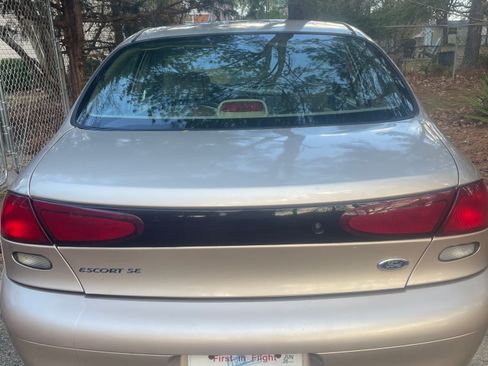 Used 1998 Ford Escort SE image 8