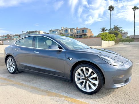 Used 2017 Tesla Model 3 Long Range RWD image 1
