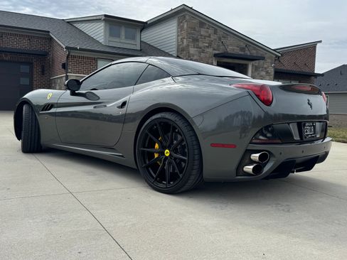 Used 2010 Ferrari California image 1
