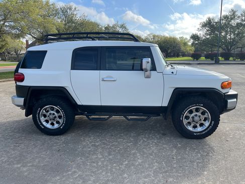 Used 2012 Toyota FJ Cruiser Sport Utility 2D w/ Upgrade Pkg image 8