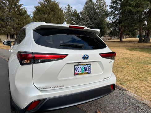 Used 2023 Toyota Highlander Limited image 8