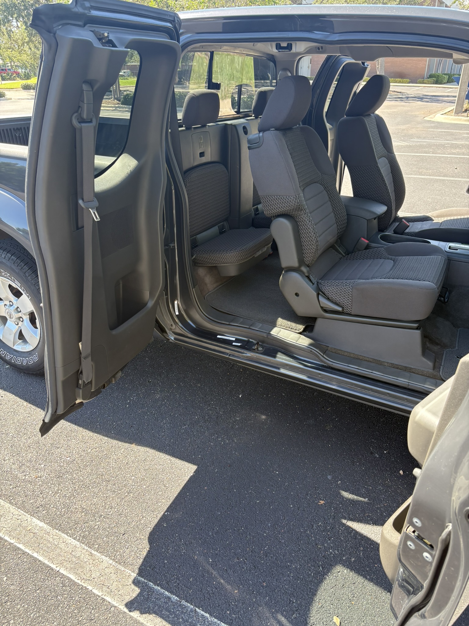 Used 2013 Nissan Frontier SV RWD image 19